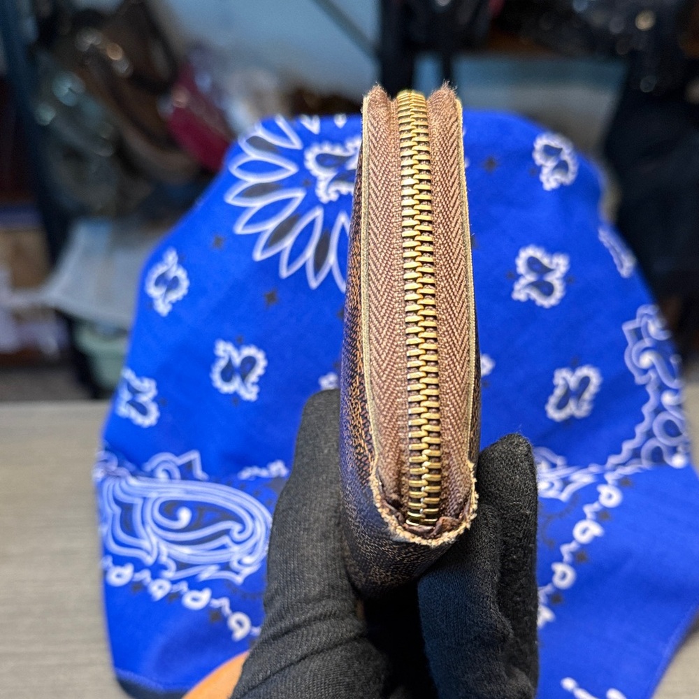 Louis Vuitton Damier Ebene Long Wallet with Leopard Heart Keychain - Picture 3 of 13